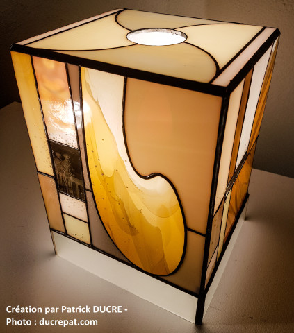 Lampe contemporaine réalisée par l'artisan Patrick DUCRE